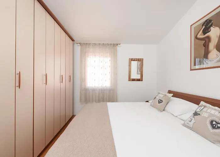 Lola Maria 2 Апартаменти